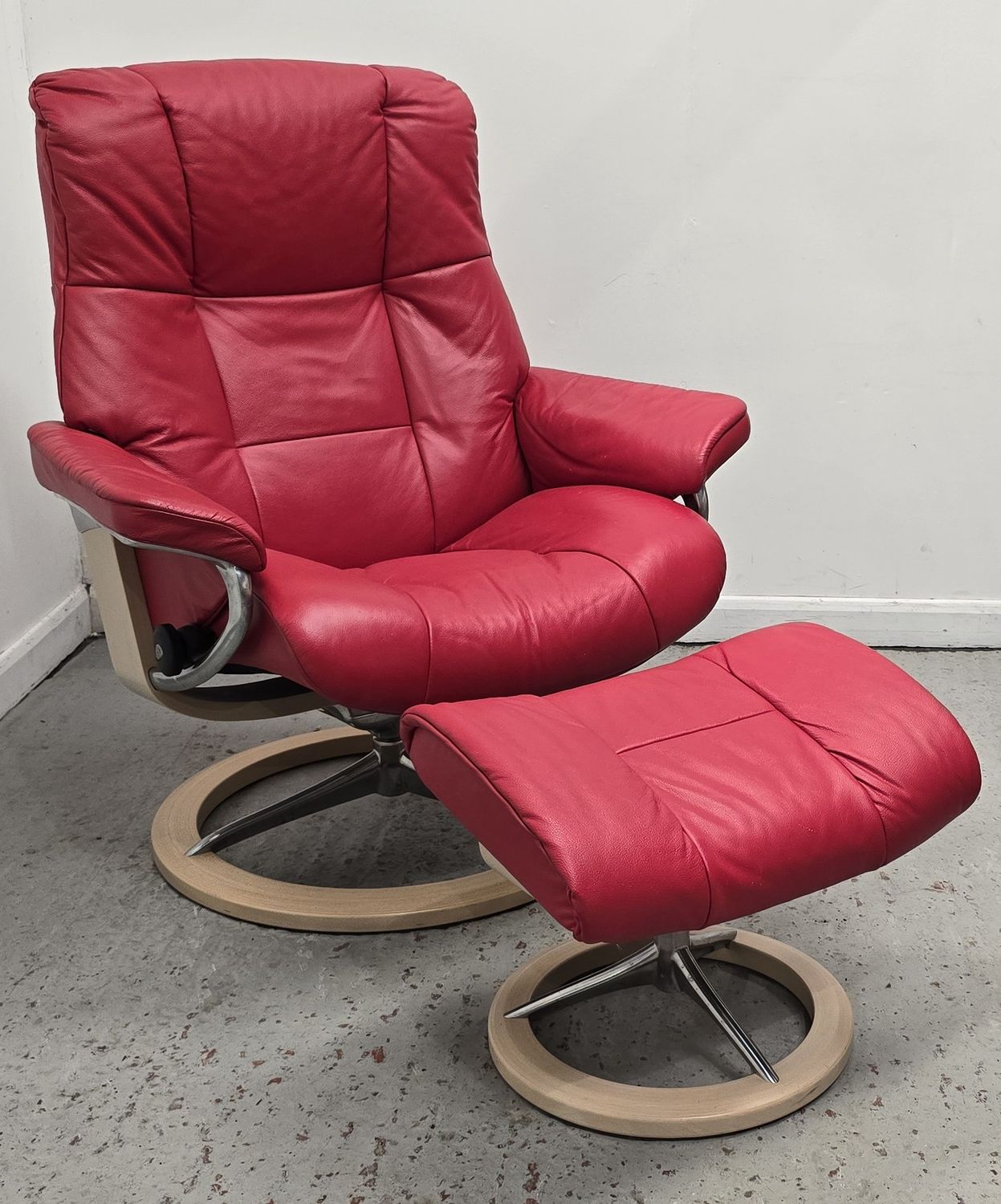 Ekornes Stressless Signature Base Leather Recliner Chair &amp; Stool