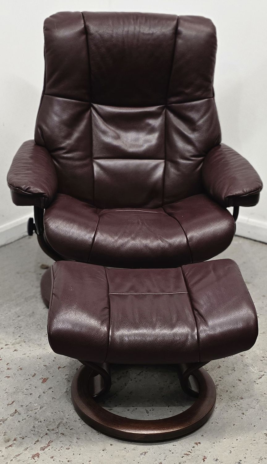 Ekornes Stressless Mayfair Leather Recliner Chair and Footstool