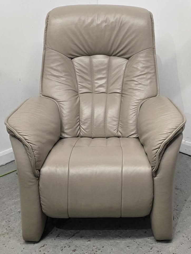 Himolla Rhine Electric Riser Recliner Leather Chair W/Integral Footrest