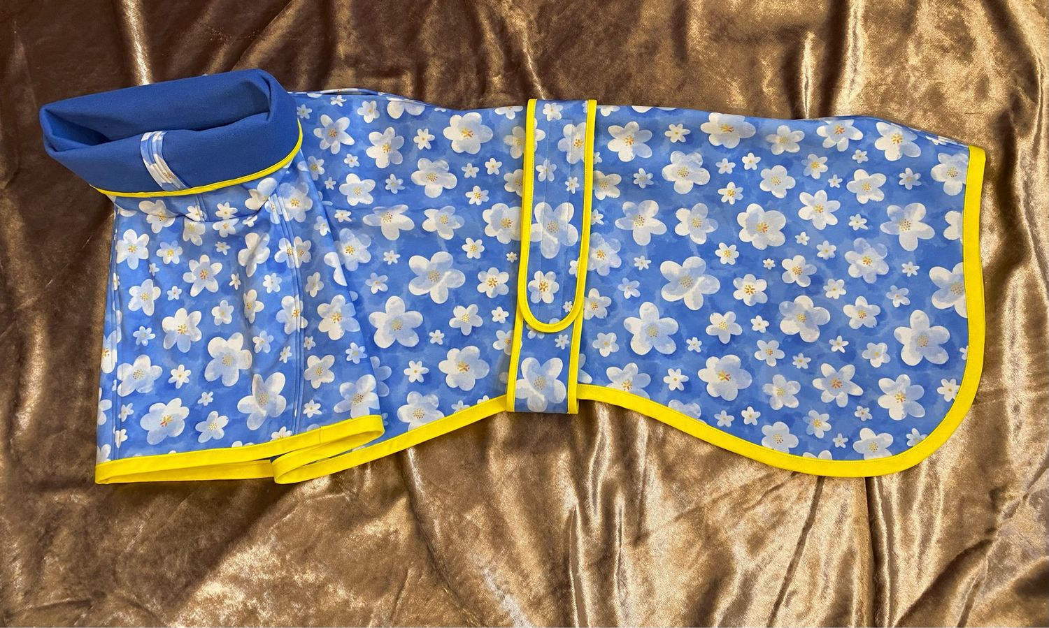 30&quot; Light Blue Daisy Raincoat with Long Neck Snood and Harness Hole - AVAILABLE NOW!!