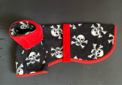 28” Skull And Crossbones ☠️ Single Layer Fleece With Double Layer Roll Down Snood Neck