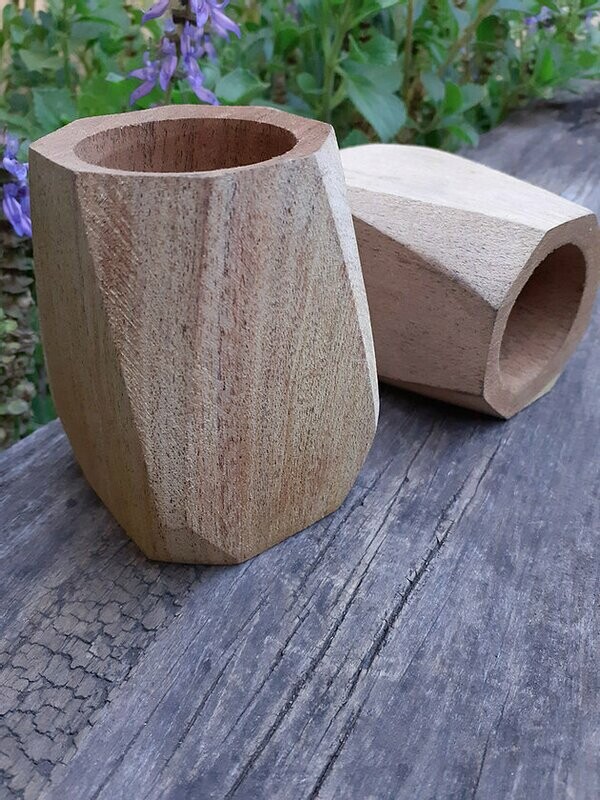 MATE MADERA ALGARROBO LAQUEADO HEXA
