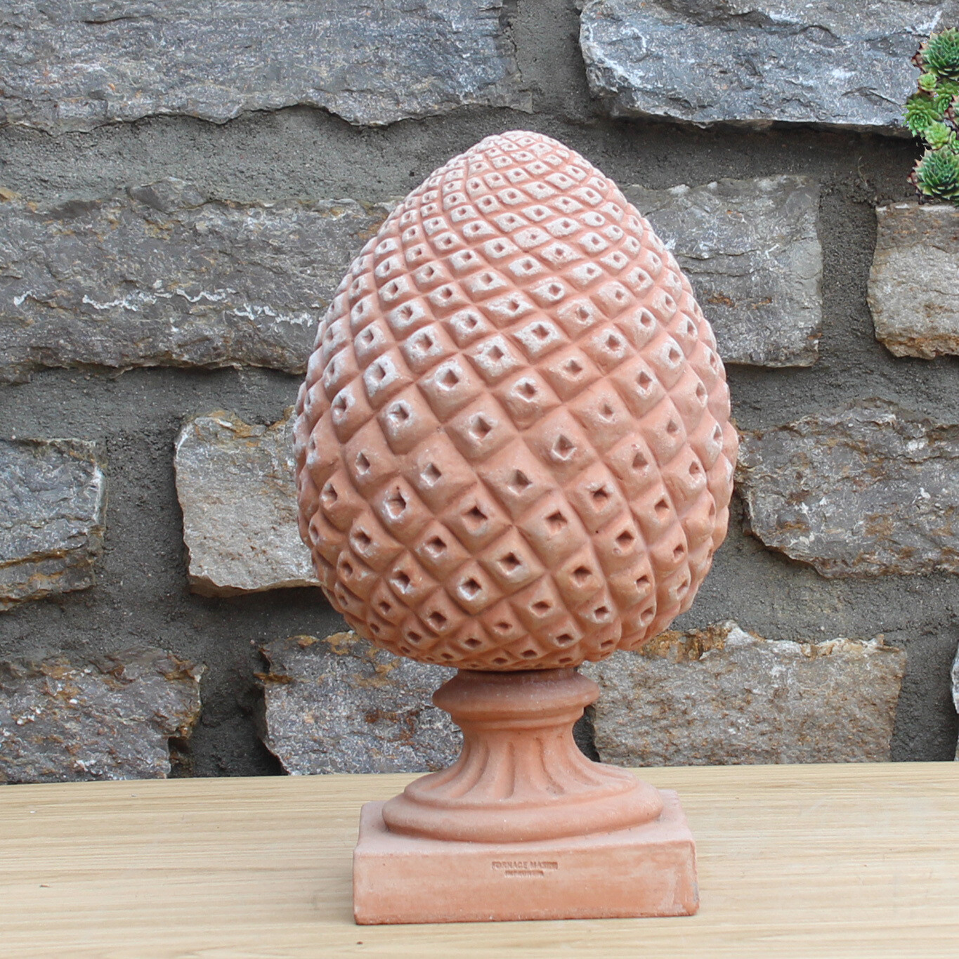 Pinienzapfen &quot;Pina II&quot;, mit Sockel 18 x 18 | Ø 28 | Höhe 44 cm