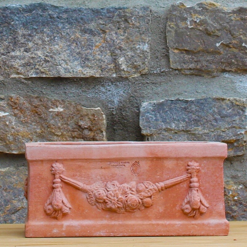 Rechteckiger Blumenkasten/Pflanzkasten, verziert mit Girlande, L 32 cm T 14 cm H 15 cm.