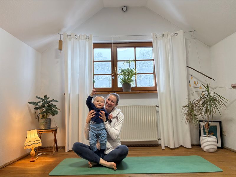 Postnatal Yoga - Hatha Yoga für Mamas mit Babys 8x60 Minuten
