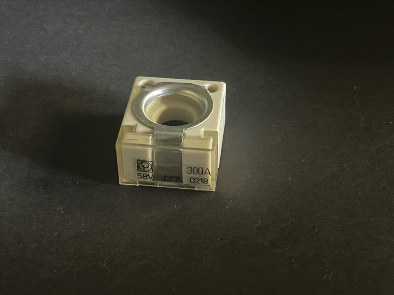 CF8 Sicherung 300A