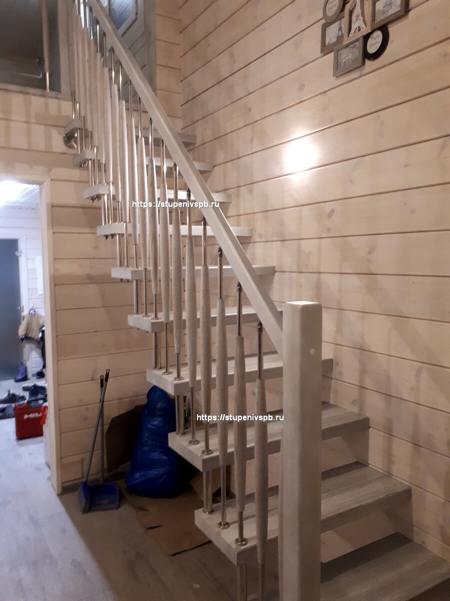 Больцевая лестница в доме из бруса