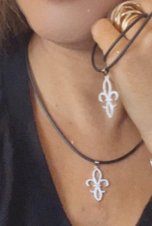 COLLAR FLOR DE LIS COLLAR FLOR DE LIS