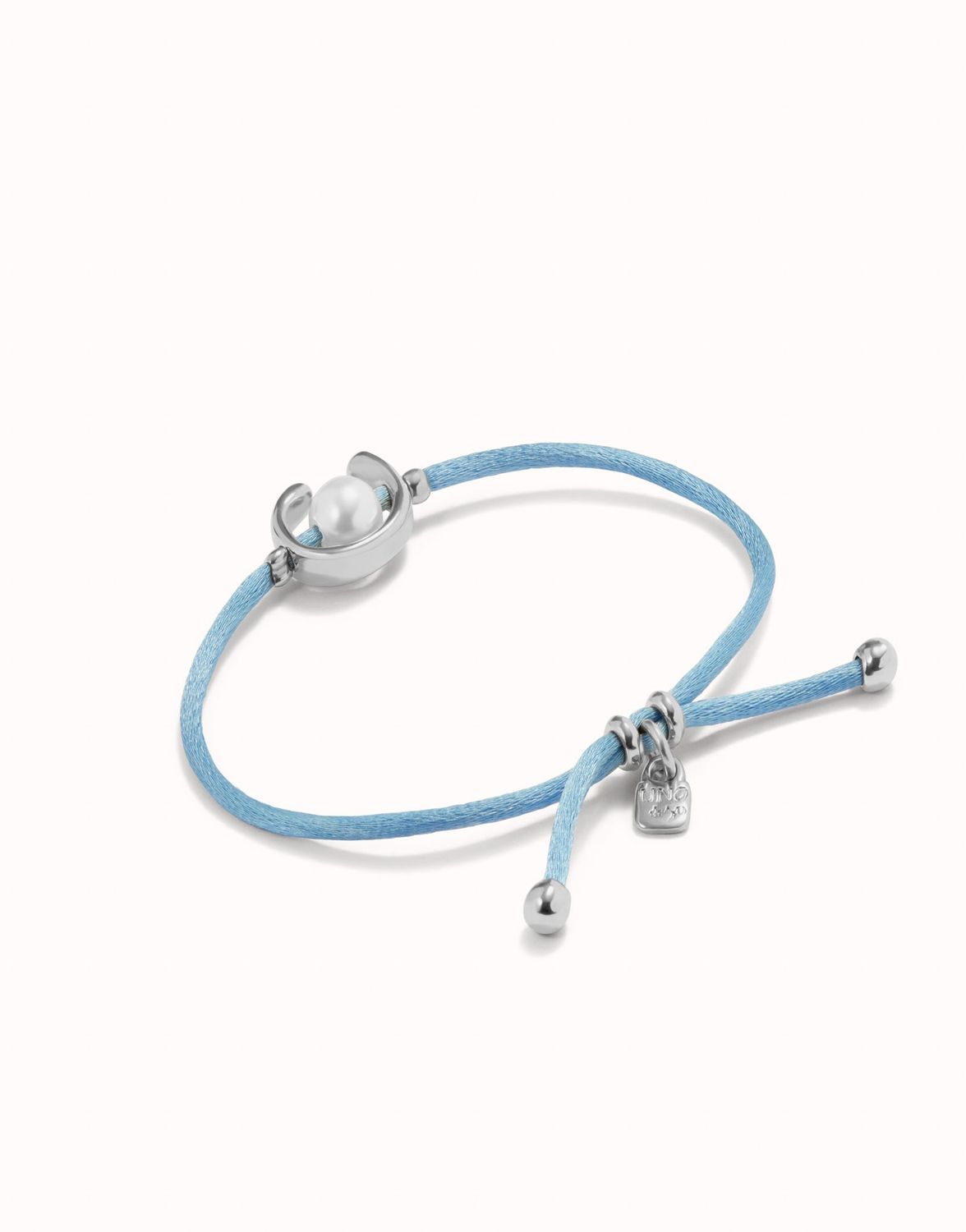 Pulsera de hilo azul con perla shell fornitura bañada en plata de ley.