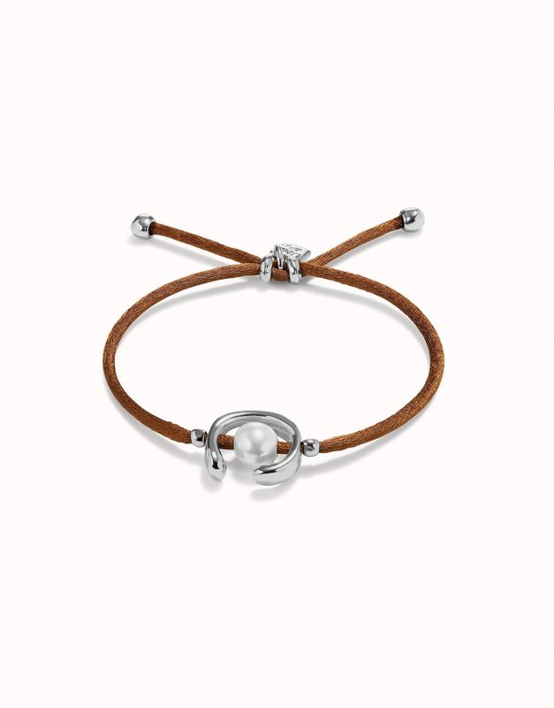 Pulsera de hilo marrón con perla shell fornitura bañada en plata de ley.
