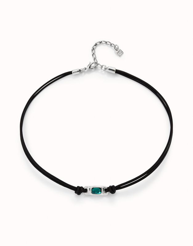Collar de cuero bañado en plata de ley con cristal verde
