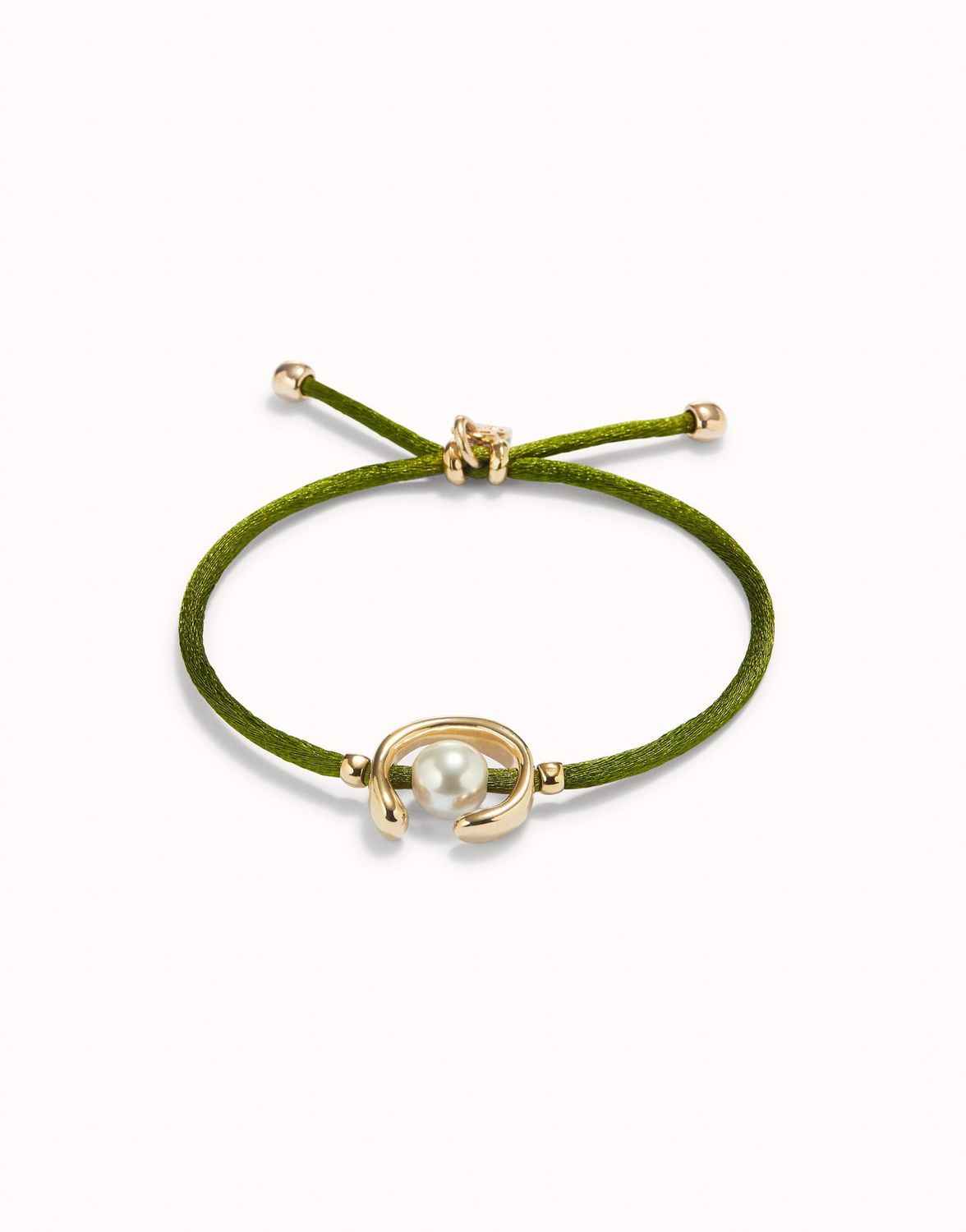 Pulsera de hilo verde oscuro con perla shell fornitura bañada en oro 18k.