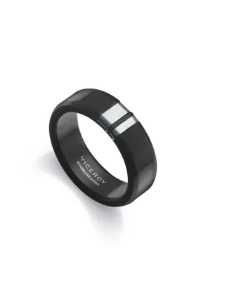 Anillo de acero Ip negro con detalle de acero