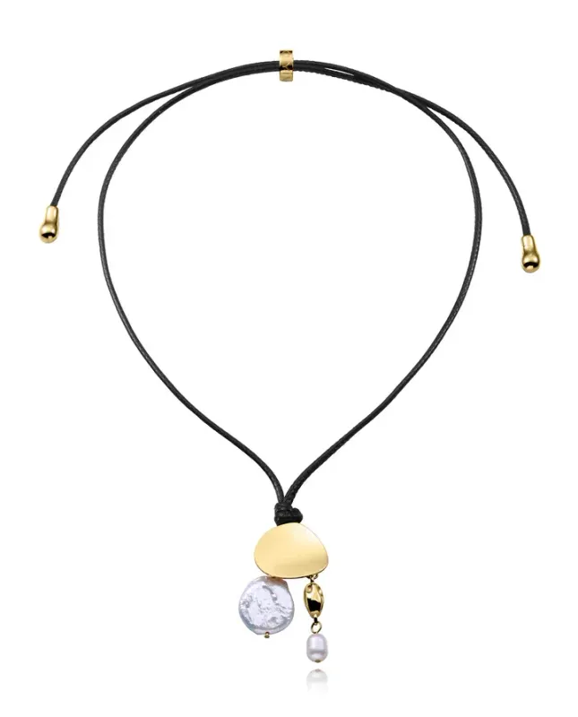 Collar de mujer de acero Ip dorado y cordón negro con perlas naturales