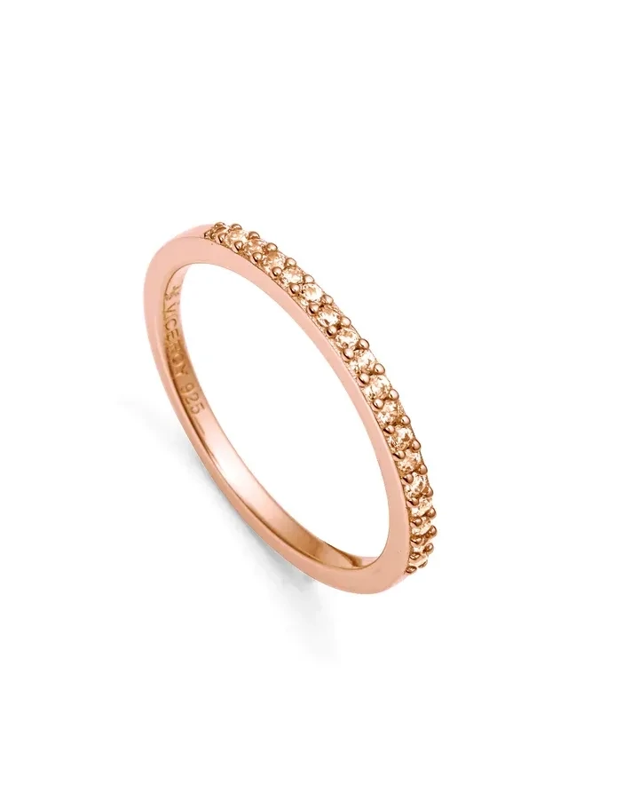 Anillo viceroy Clásica de plata de ley con baño de oro rosa y fila de circonitas en color champagne Anillo viceroy Clásica de plata de ley con baño de oro rosa y fila de circonitas en color champagne