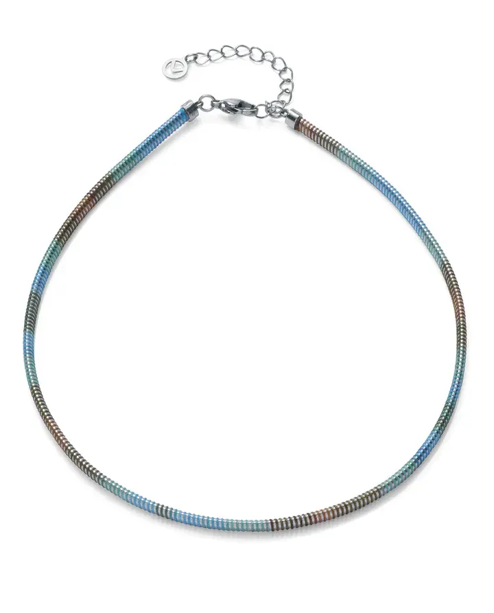 Collar de acero tubogas con cordón enroscado, colección Laura Escanes