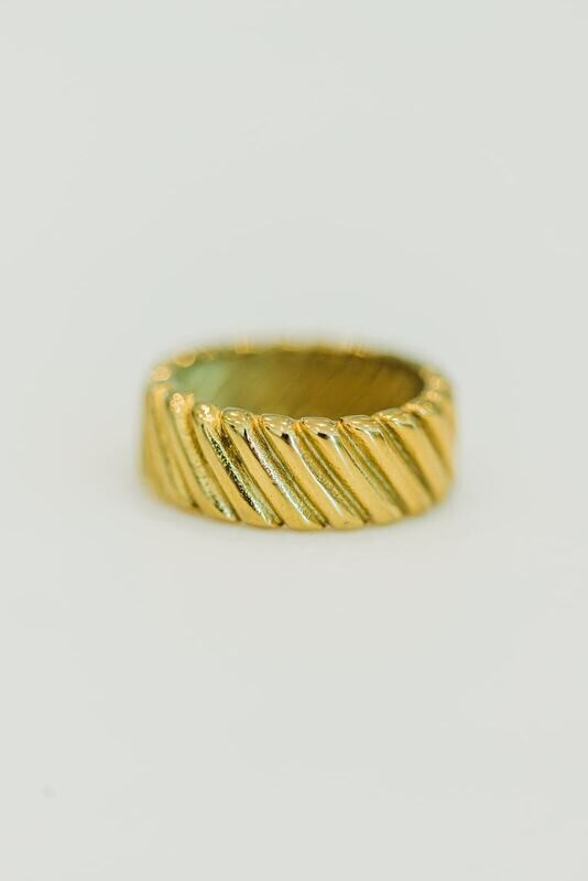 Lineage Ring
