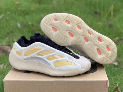 Original Adiddas Yeezy Boost 700