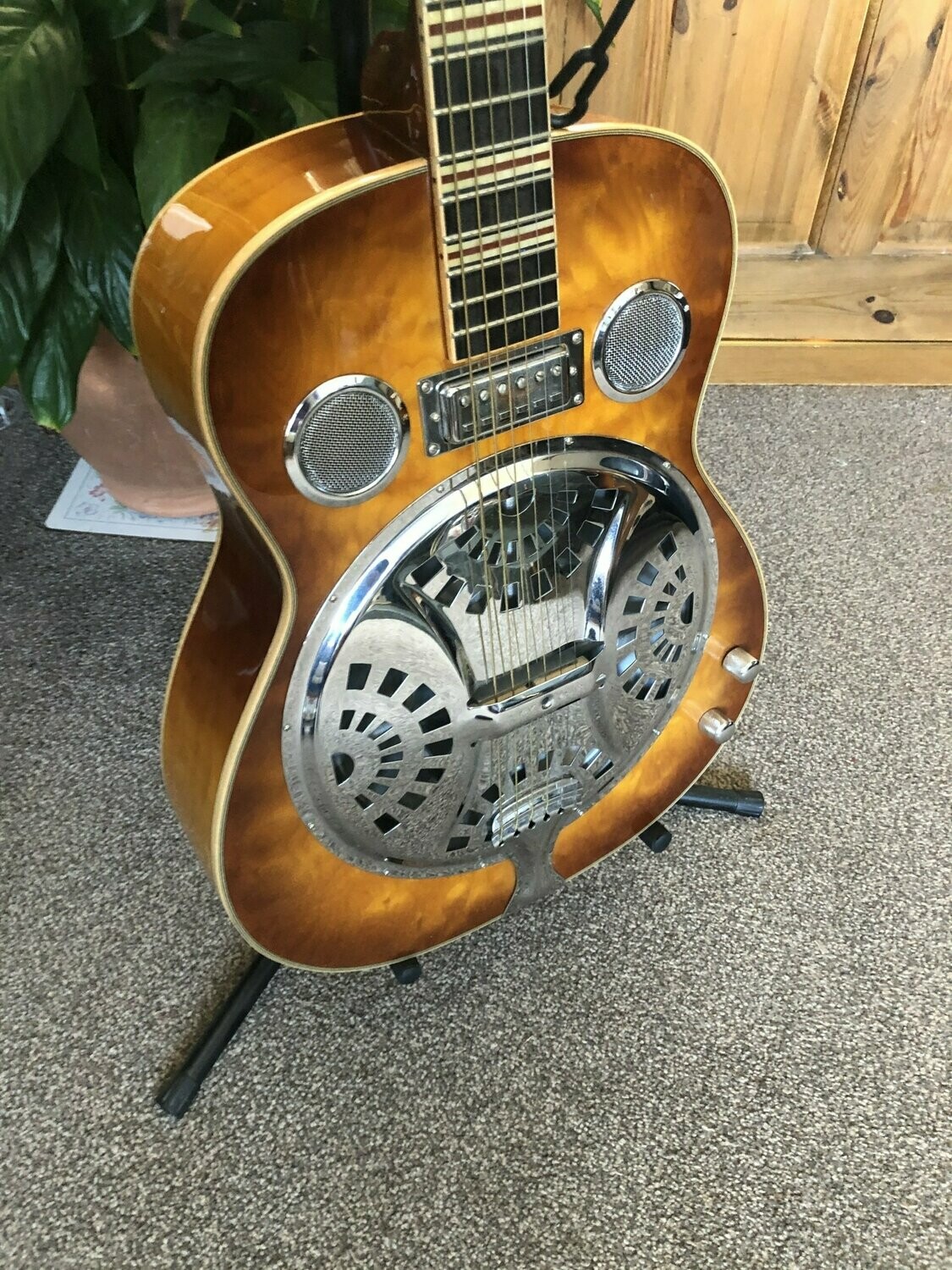 Hofner Spider Resonator Guitar in Vintage Sunburst