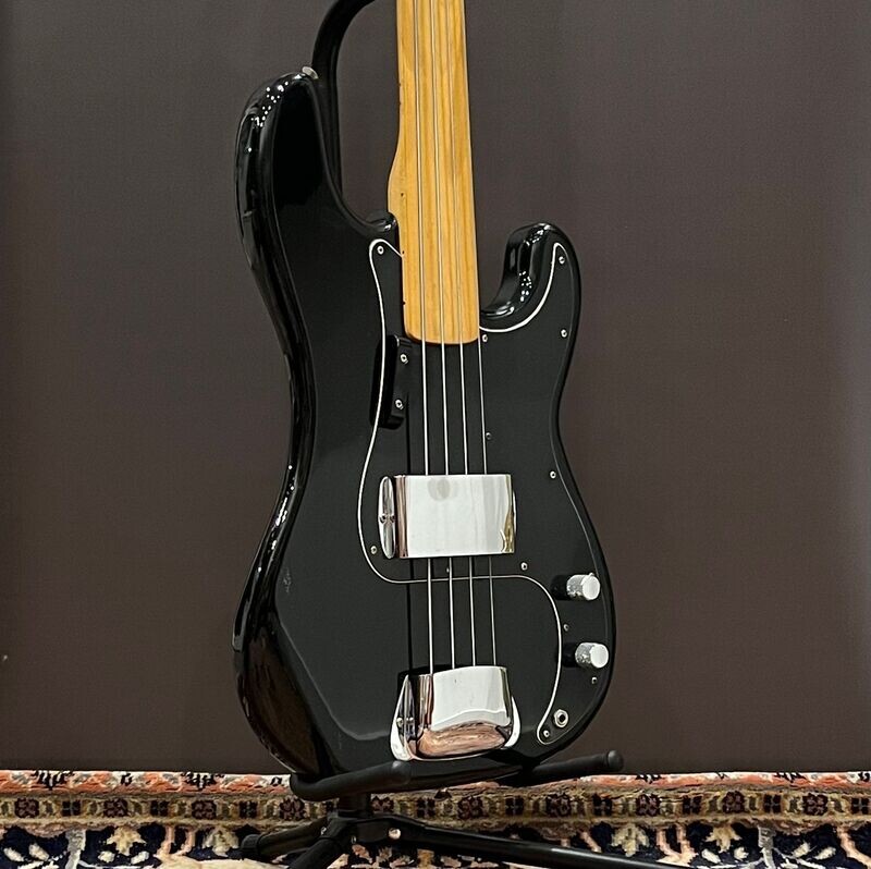 1977 Fender Precision Fretless Bass