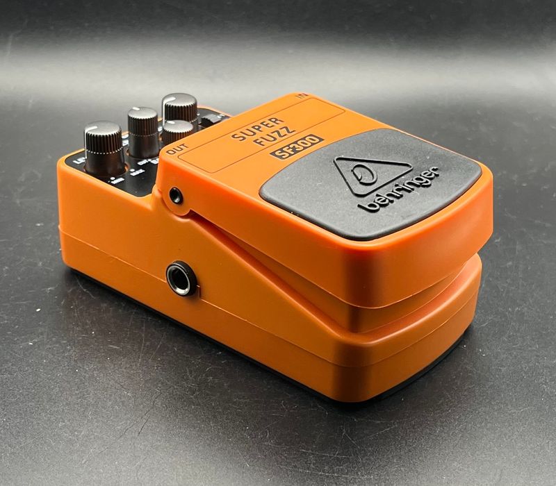 Behringer SF300