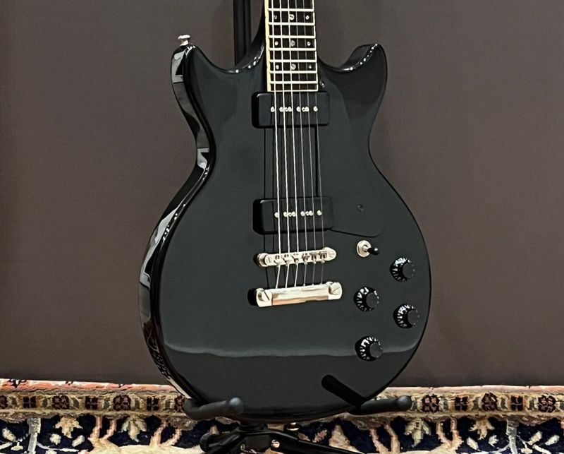 2005 Hofner Colorama Solid Guitar