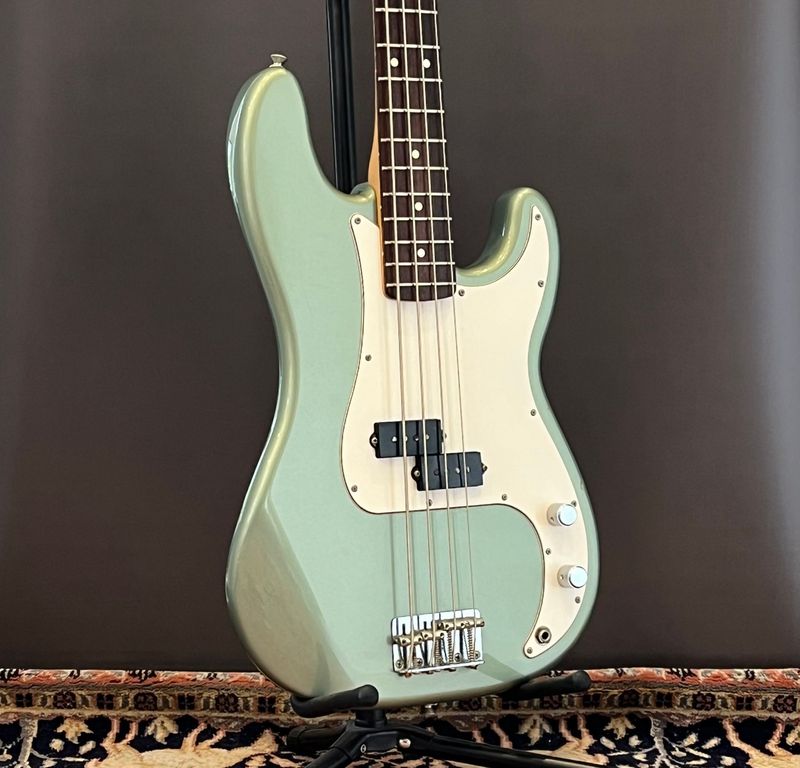 2001 Fender Precision Bass
