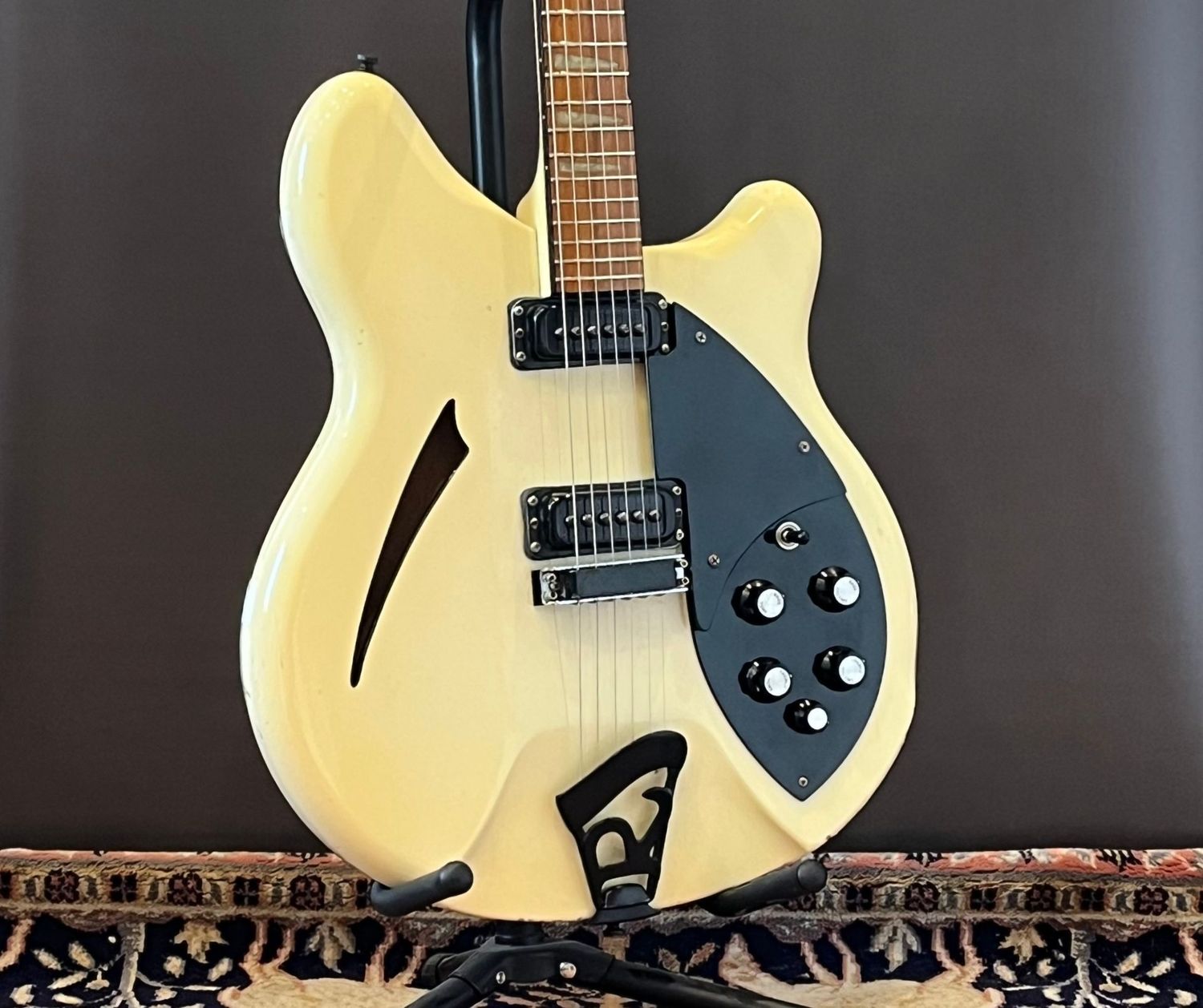1990 Rickenbacker 360 - Tuxedo Trim