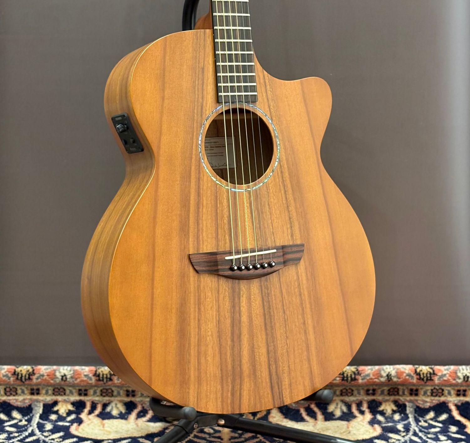 Faith Naked Venus Electro Cutaway - Trembessi / Honey Stain Faith Naked Venus Electro Cutaway - Trembessi / Honey Stain