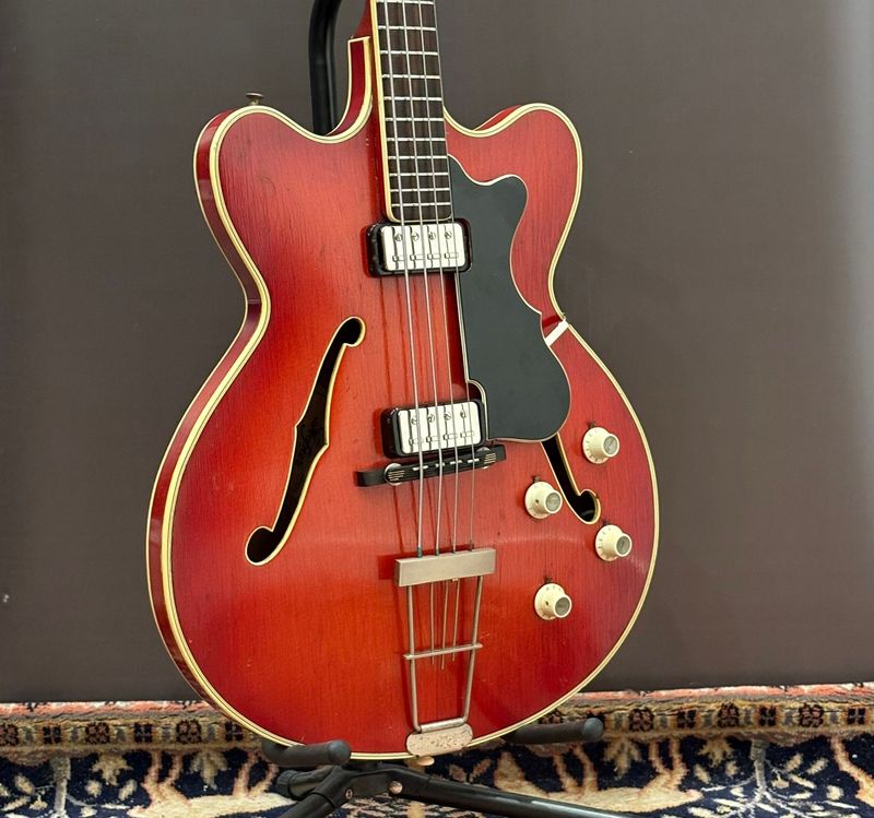1964 Hofner Verithin Bass