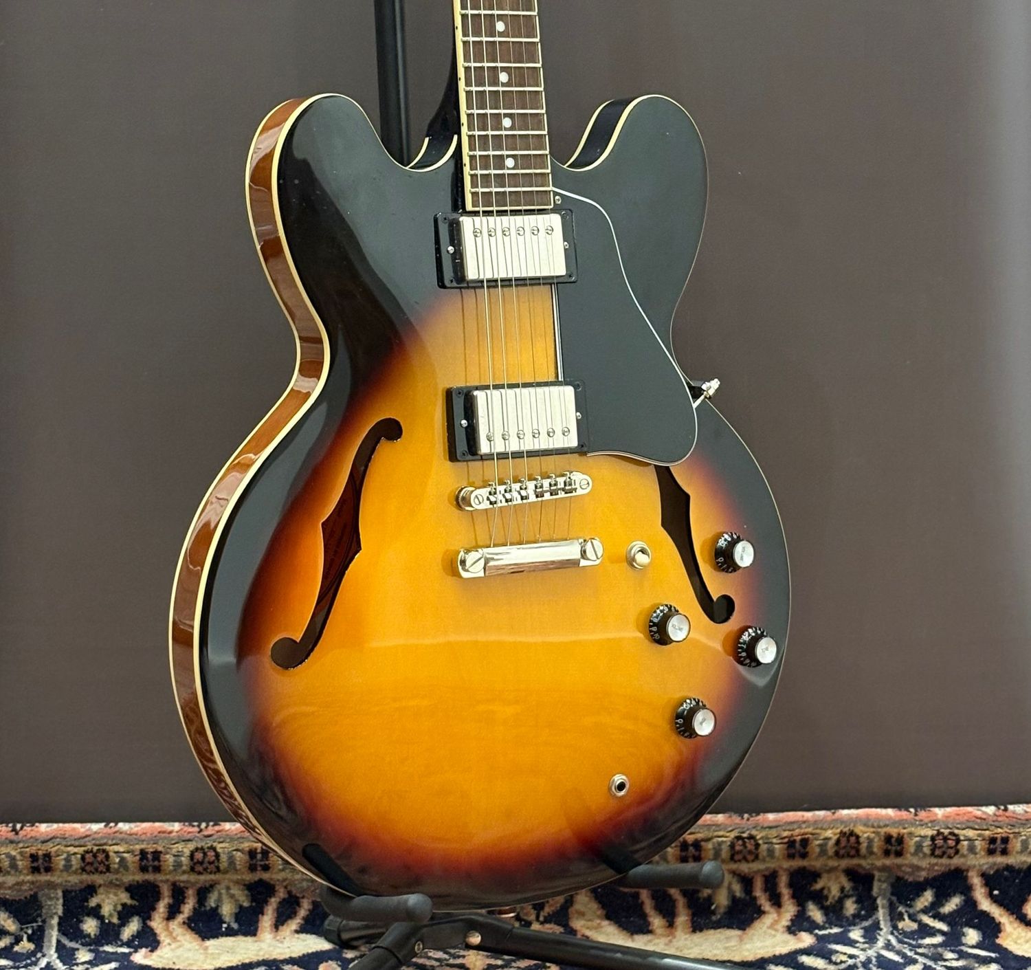 2021 Epiphone Inspired By Gibson ES-335 - Hiscox case 2021 Epiphone Inspired By Gibson ES-335 - Hiscox case