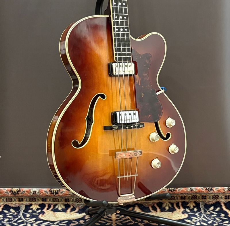 1964 Hofner President Bass - Selmer Case