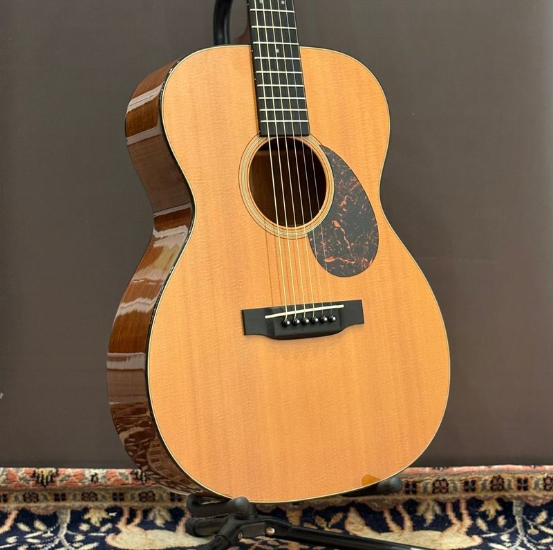 2002 Martin OM-18V