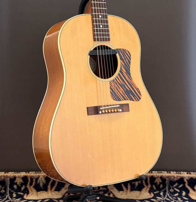 2016 Gibson J-35 Banner