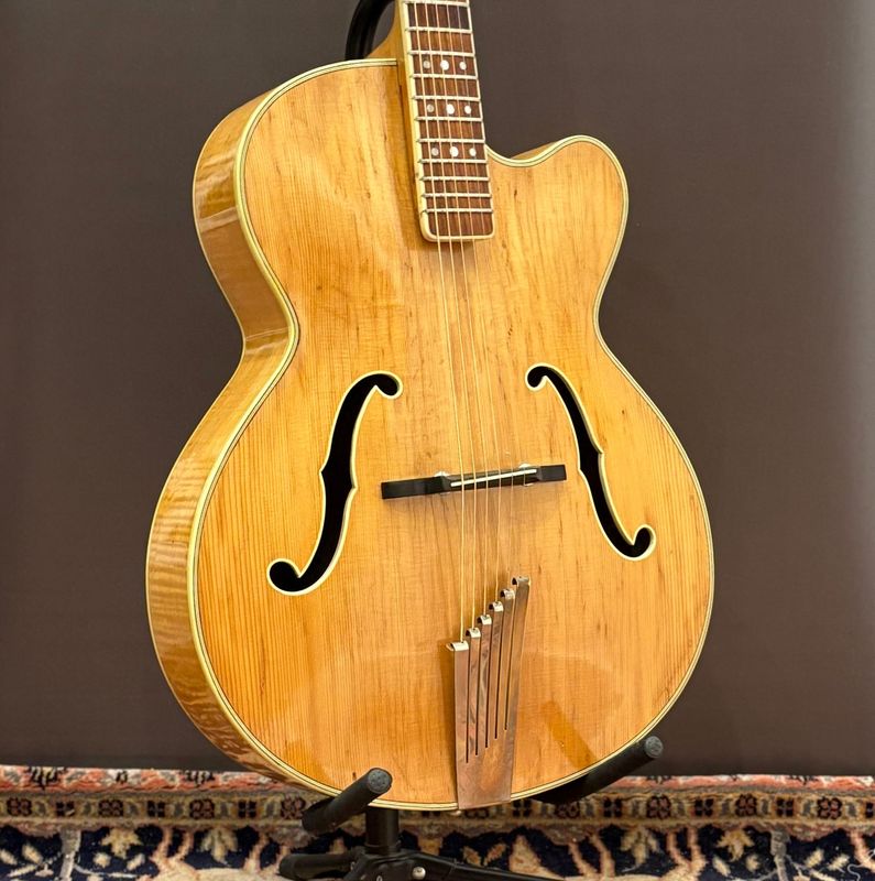 1960 Hofner President