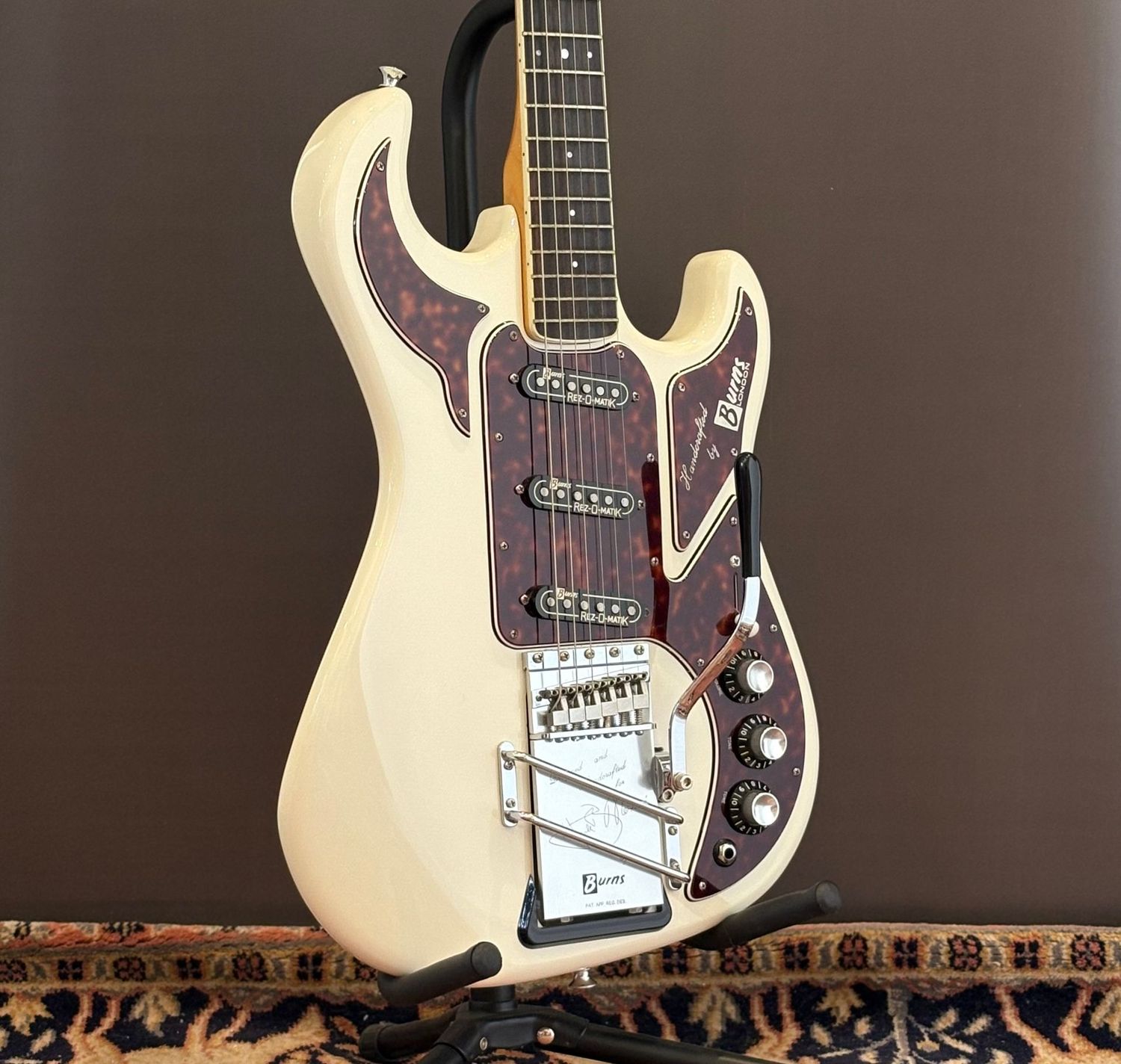 2004 Burns 40th Anniversary Hank Marvin Signature 2004 Burns 40th Anniversary Hank Marvin Signature