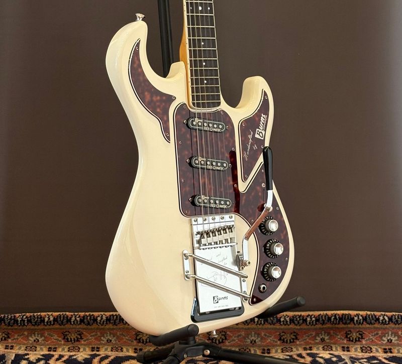 2004 Burns 40th Anniversary Hank Marvin Signature