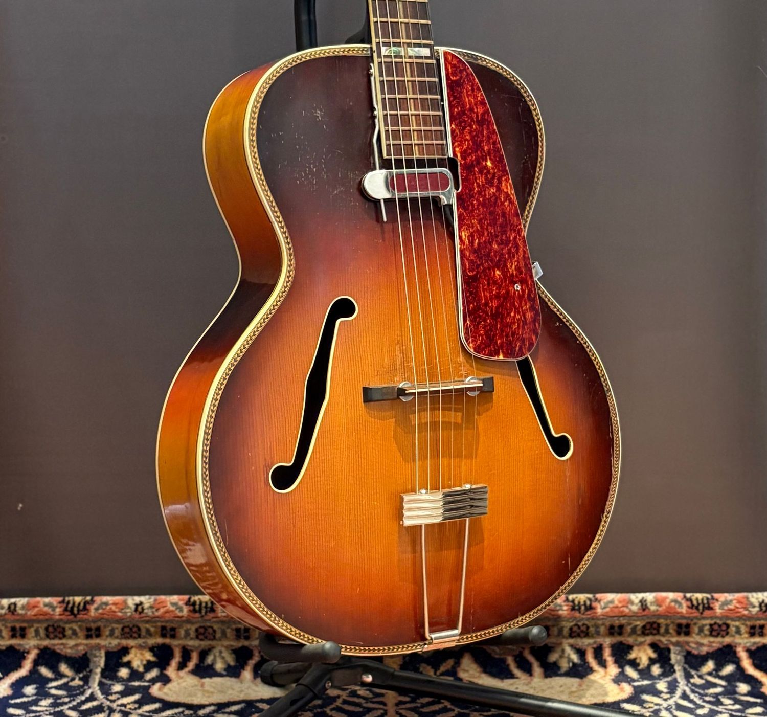 1950/51 Harmony Cremona Archtop with DeArmond Rhythm Chief floating pickup