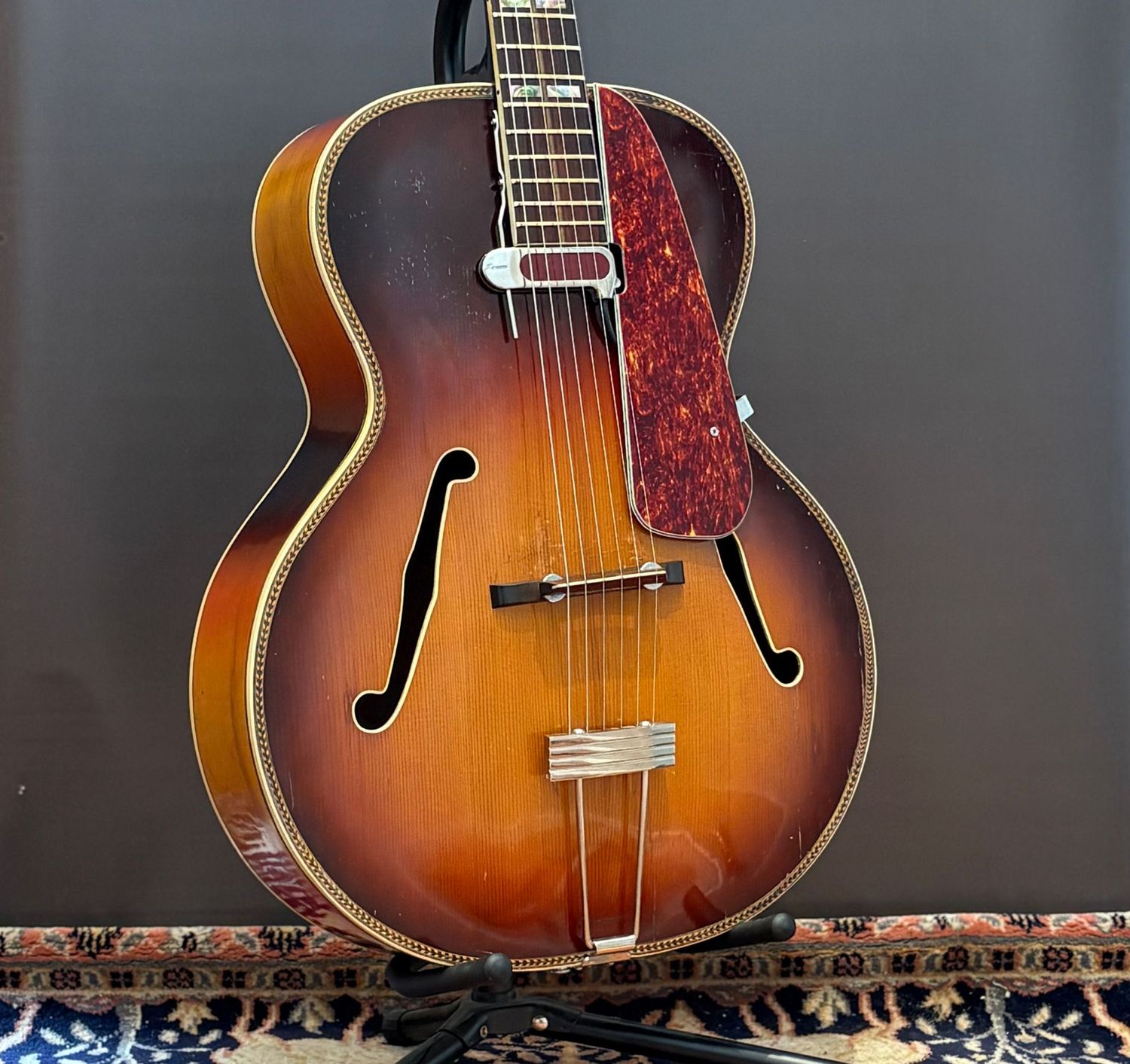 1950/51 Harmony Cremona Archtop with DeArmond Rhythm Chief floating pickup 1950/51 Harmony Cremona Archtop with DeArmond Rhythm Chief floating pickup