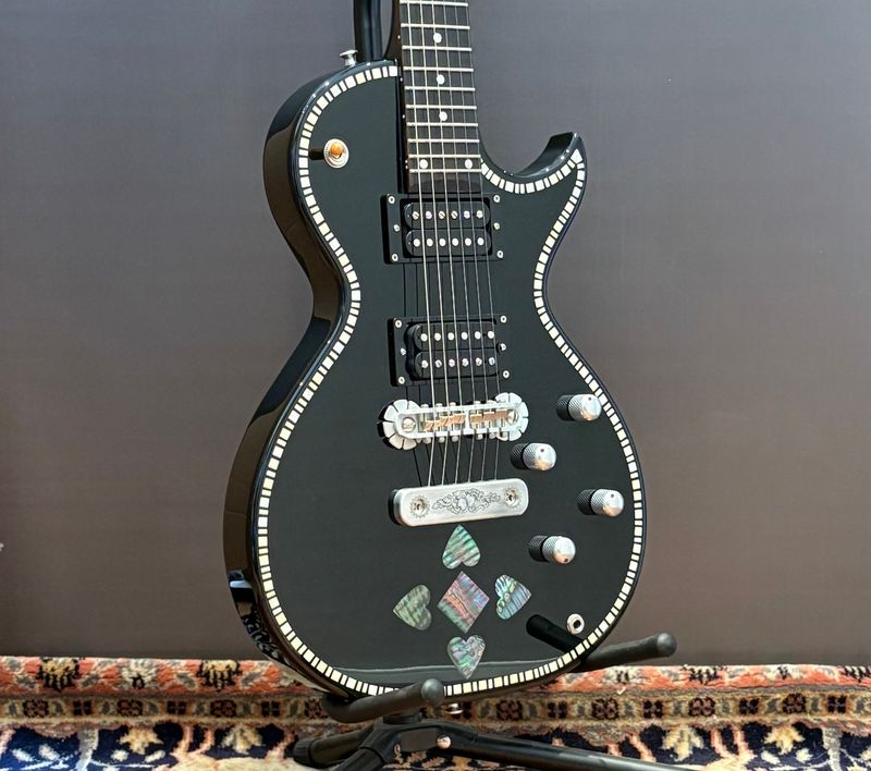 2015 Zemaitis SUJ-101-LTD13 BK / Heart