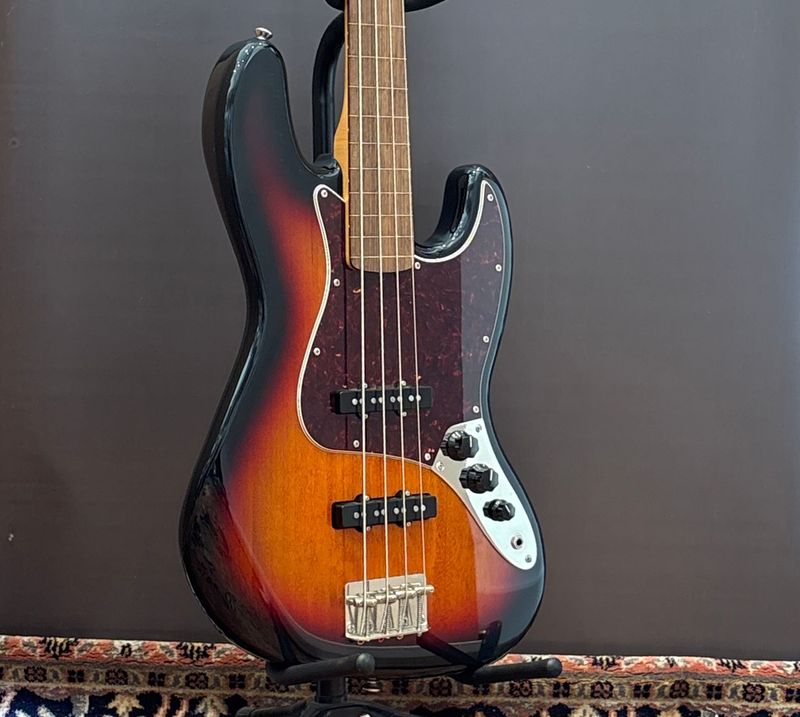 2019 Squier Classic Vibe '60s Fretless Jazz Bass