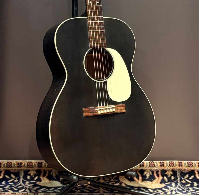 2016 Martin 000-17 Black Smoke