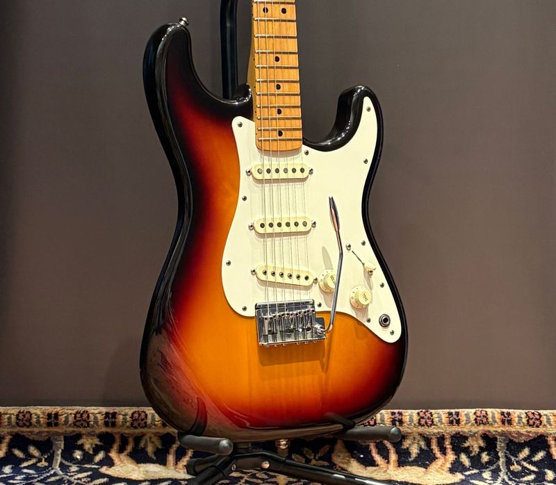 1984 Fender Standard Stratocaster (2-Knob)