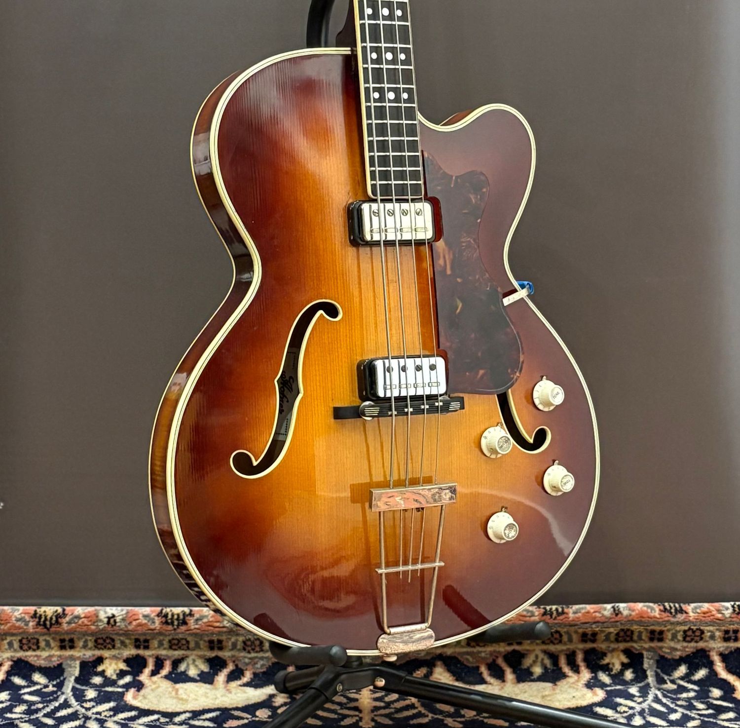 1964 Hofner President Bass - Selmer Case 1964 Hofner President Bass - Selmer Case