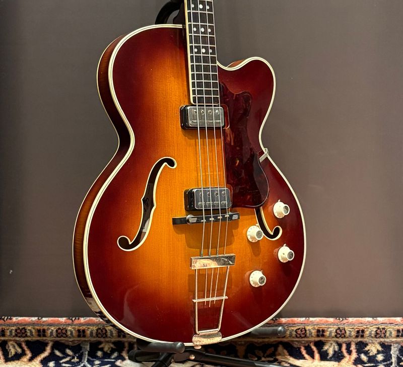 1964 Hofner President Bass - Selmer Case