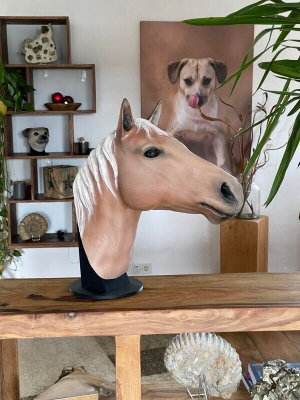 ​STL 3D print file horse- Included as split version and full version!​- high polygon- Includes stand and wall mount