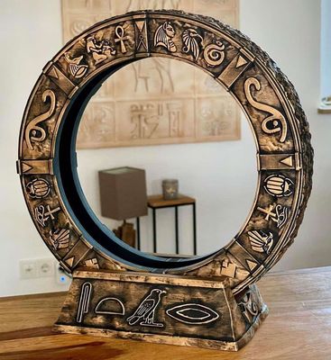 Sternentor, mit alt ägyptischen Motiven Sternentor, mit alt ägyptischen Motiven