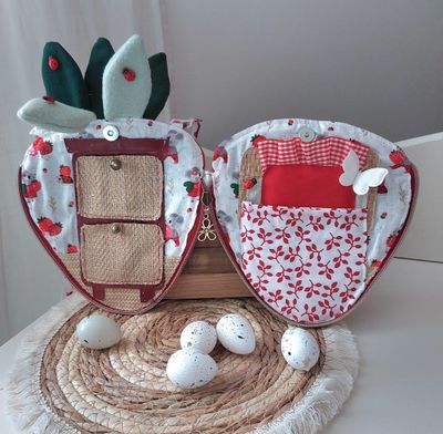 Le sac fraise et sa fleur