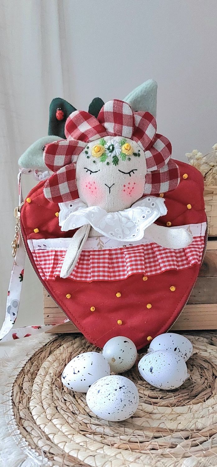 Le sac fraise et sa fleur