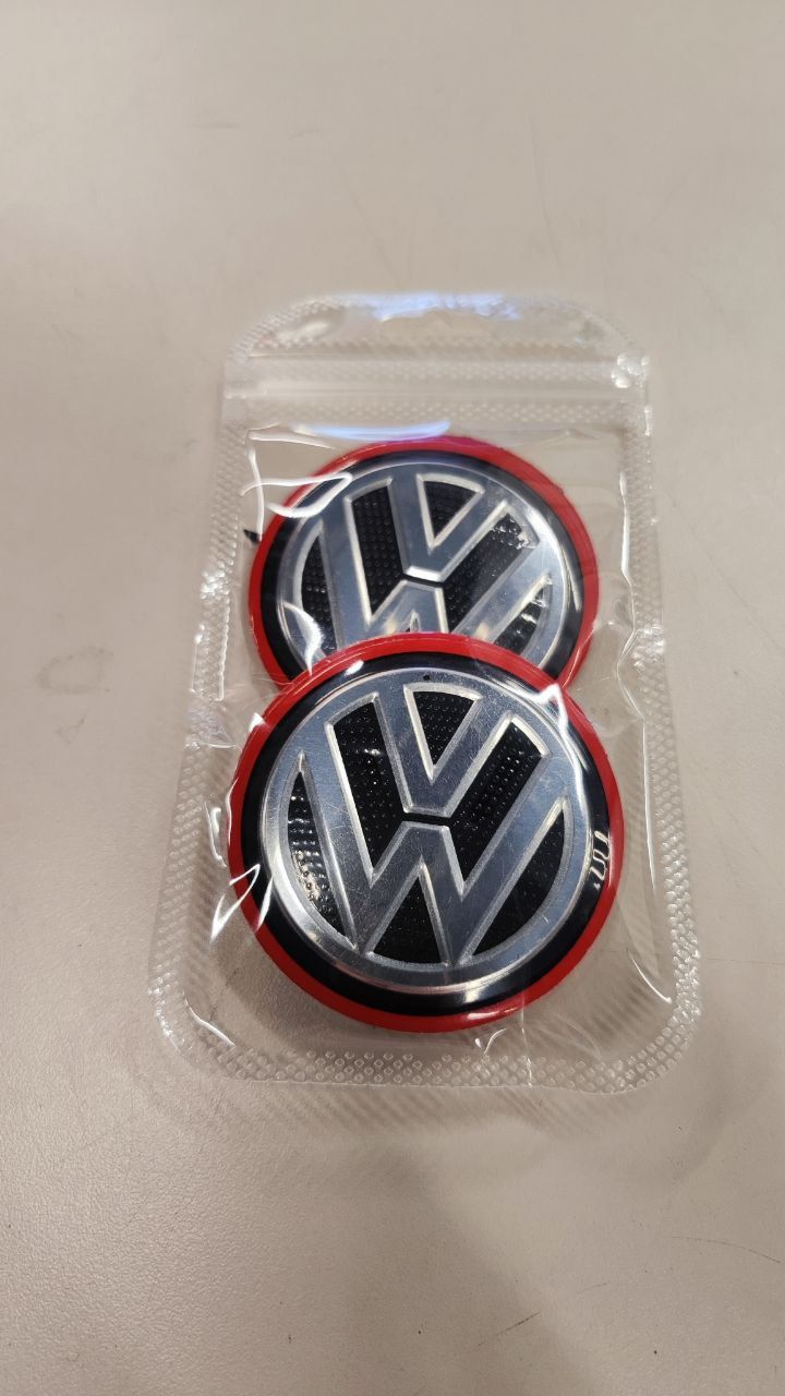 KL56045 - VELJEKLEEBISED VW 56MM UUS PUNANE 4TK.